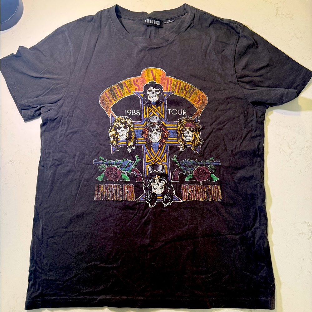 Guns N’ Roses Large Black Graphic T-Shirt- excellent condition
